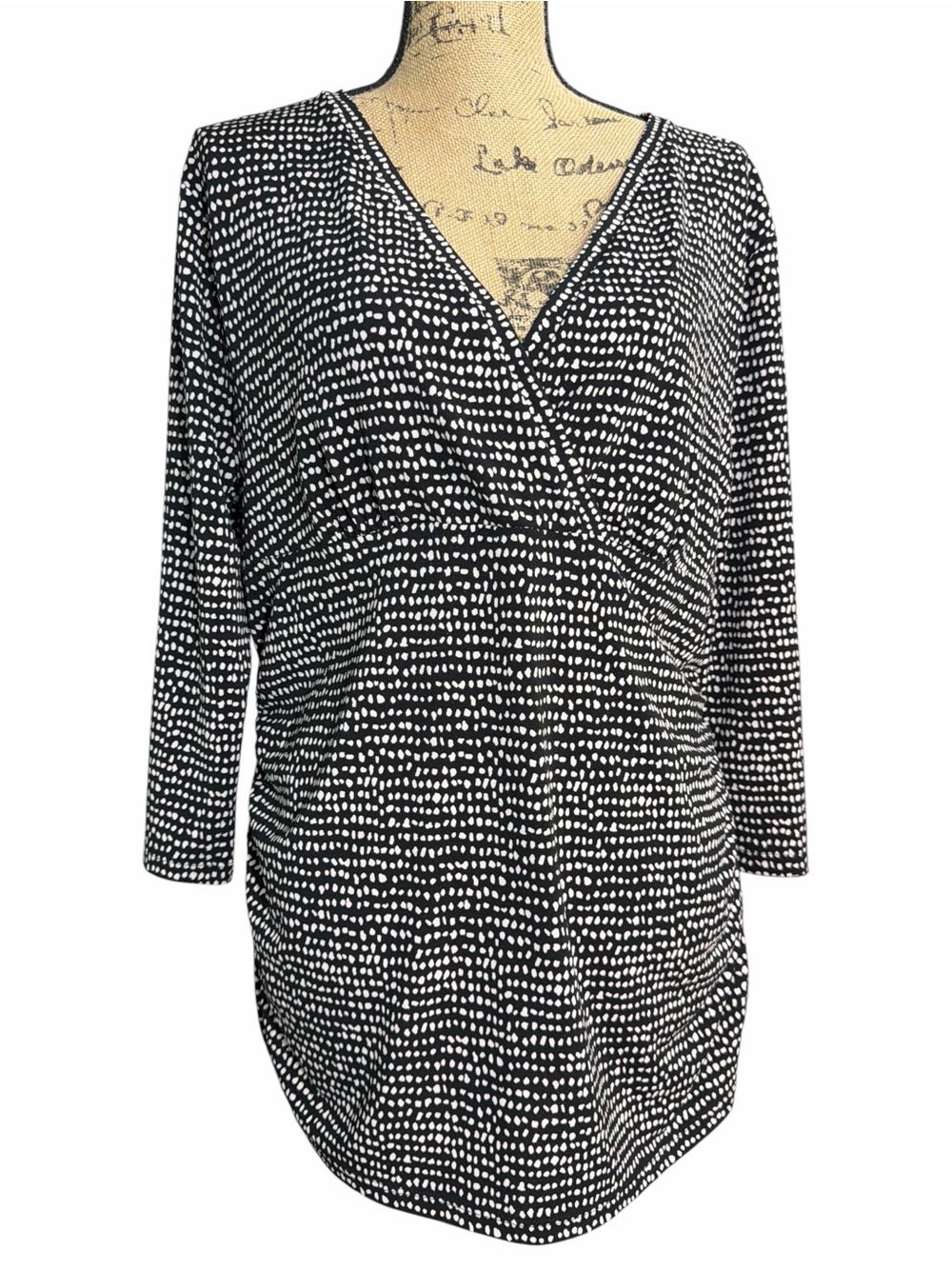 Ann Taylor Black and White Faux-Wrap V-Neck Tunic. EC. Size X-Large